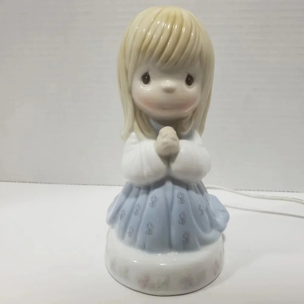 Vintage Precious Moments Lamp/Night Light .